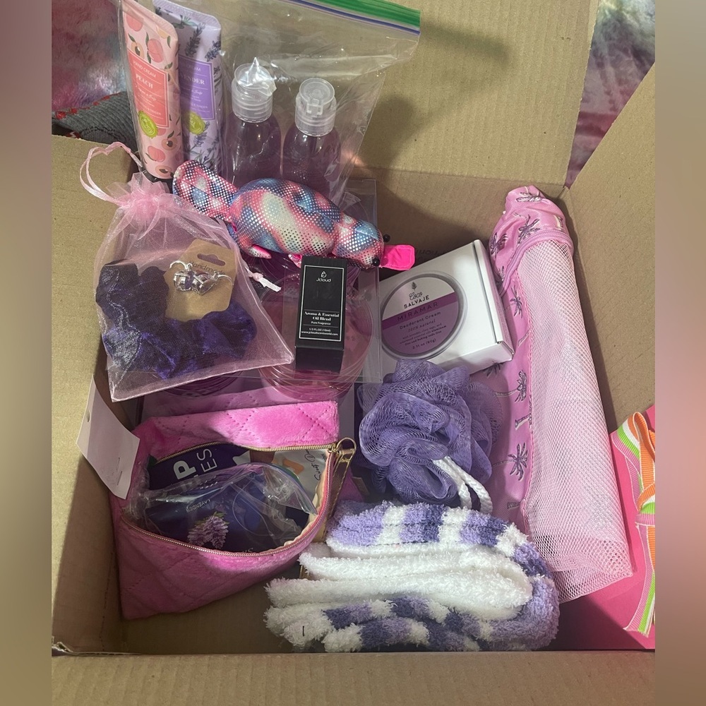 HIGH END Amazon MYSTERY box, Brand New Items Only π¦ π₯ NO JUNK, 5 βοΈβββ Women Meβ - Picture 11 of 16